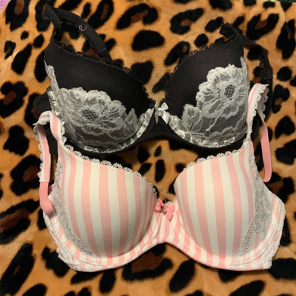 2 VS Body Bras